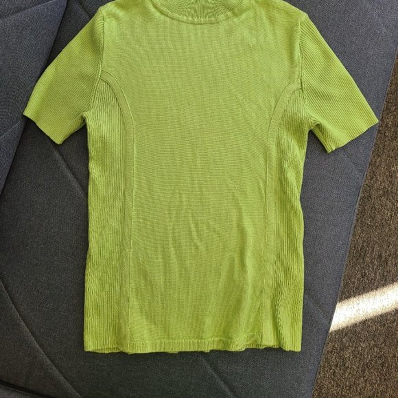 pre-owned short sleeves turtle neck rib texture sweater top (size small) - Picture 2 of 7